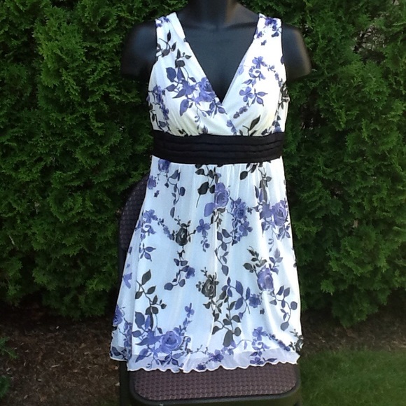 Dresses & Skirts - Beautiful White & Purple Flower Dress, fitted, 12P